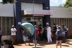 Pacientes em unidade de saúde.