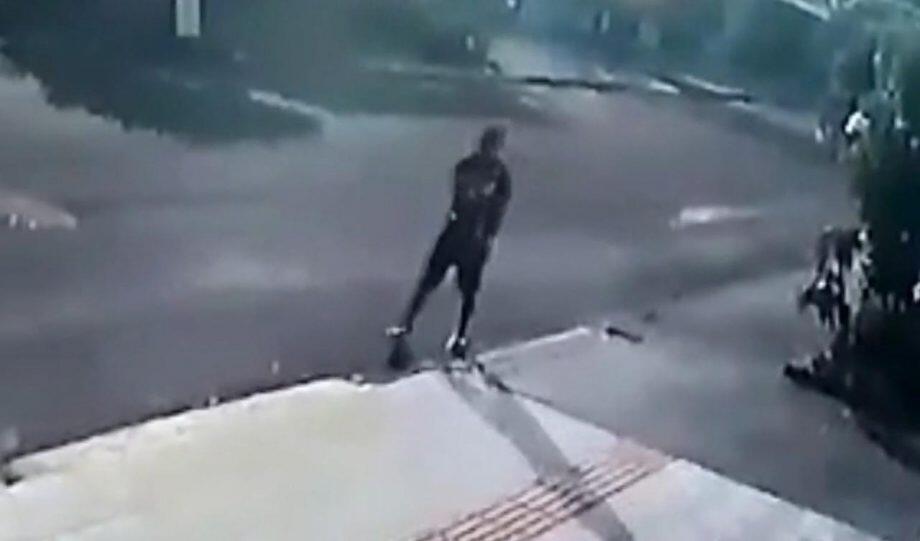 Câmeras filmaram o gerente andando por ruas antes de desaparecer