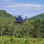 Helicópteros são empregados nas buscas