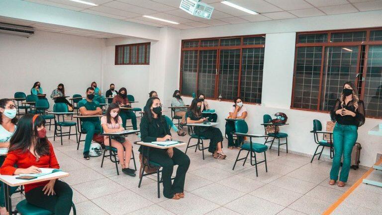As aulas ocorrerão das 18h30 às 21h