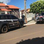 Polícia Civil durante cumprimento de mandado na casa do suspeito
