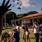 Crianças na Aldeia Alves de Barros