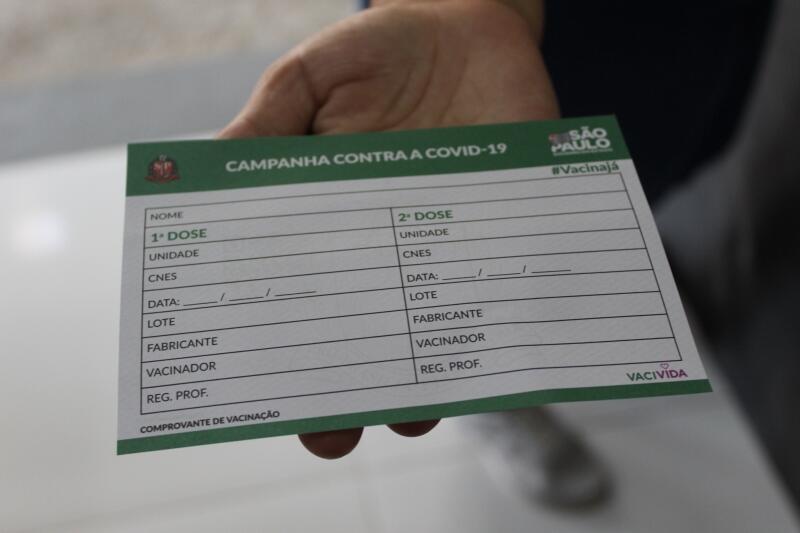 Projeto prevê apresentação de comprovante de vacinação para entrada em eventos públicos e privados.