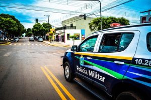 Quando os policiais entraram no imóvel o suspeito já havia fugido.