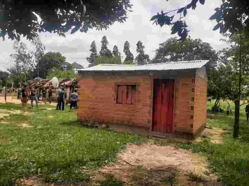 Casa foi atingida pelo raio e matou três pessoas da mesma família