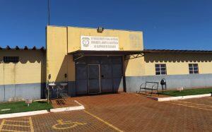 O homem foi localizado já sem vida no Presídio semiaberto da cidade de Dourados.