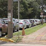 Pessoas enfrentaram filas para tomarem a vacina nesta quinta-feira (6).