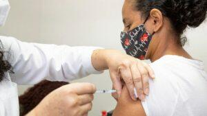 A primeira dose está disponível para todas as pessoas acima de 12 anos
