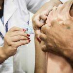 Primeira dose segue sendo aplicada para pessoas com 12 anos ou mais