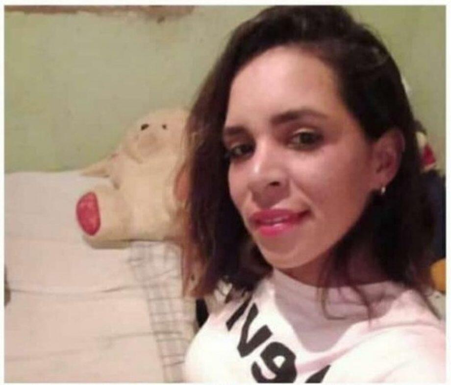 O corpo da jovem foi encontrado pelos policiais em baixo de alguns sacos de lixo no local indicado pelo homem