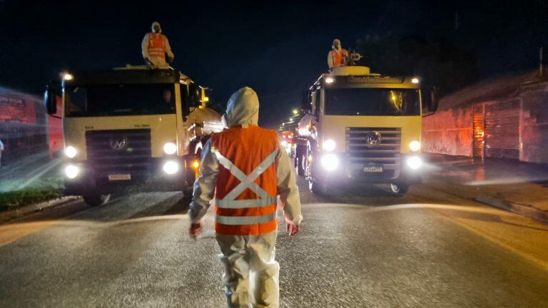 É recomendado a retirada dos carros das ruas para a realização da limpeza.