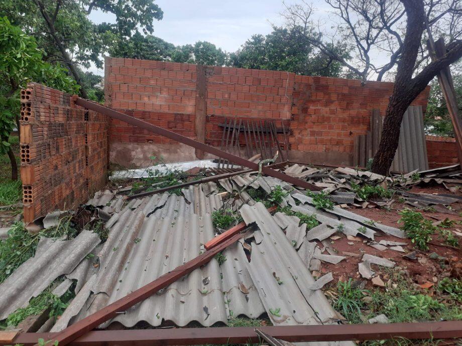 Casa ficou destruída (Via WhatsApp)