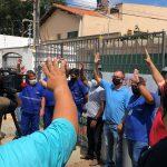 Trabalhadores do transporte coletivo em assembleia nesta segunda-feira (3)