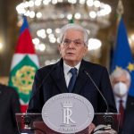 Sergio Mattarella foi eleito pelo parlamento para um segundo mandato de sete anos como chefe de Estado.