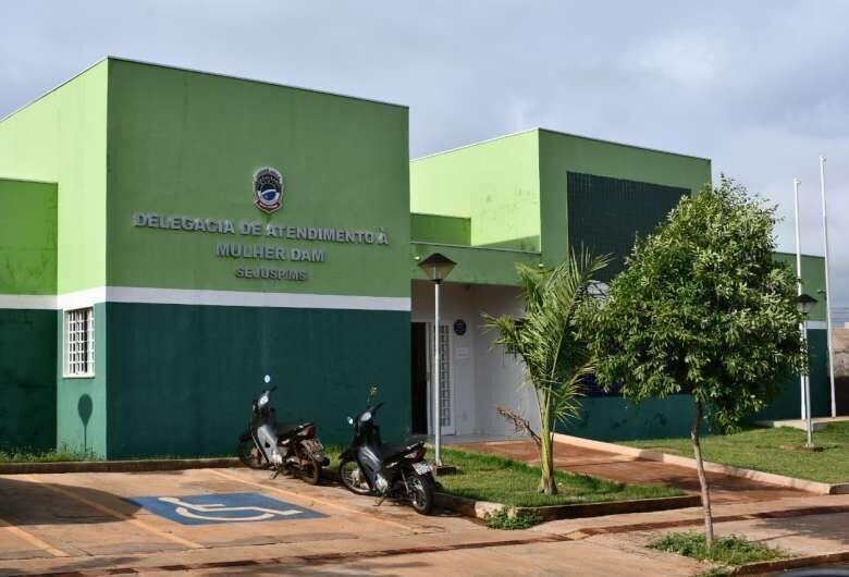 Menor prestou depoimento à polícia após vir para Dourados passar férias com o pai