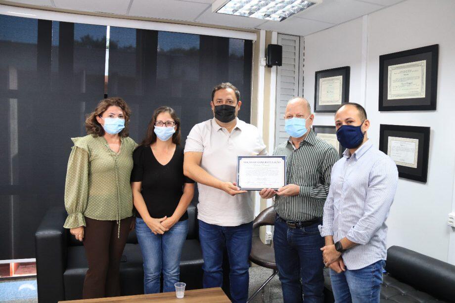 Marcio Fernandes recebeu Moção de Congratulação dos vereadores
