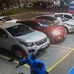 Discussão terminou com tiros feitos pelo delegado contra o carro da jovem