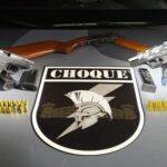 Armas foram apreendidas pelo Choque