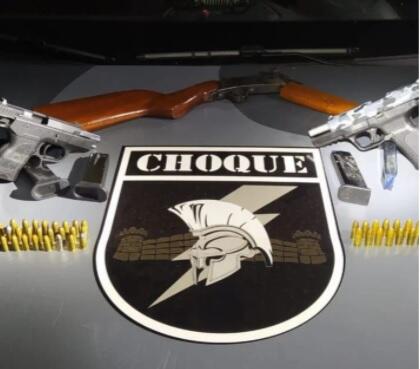 Armas foram apreendidas pelo Choque