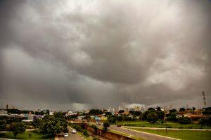 São previstas tempestades acompanhadas de raios