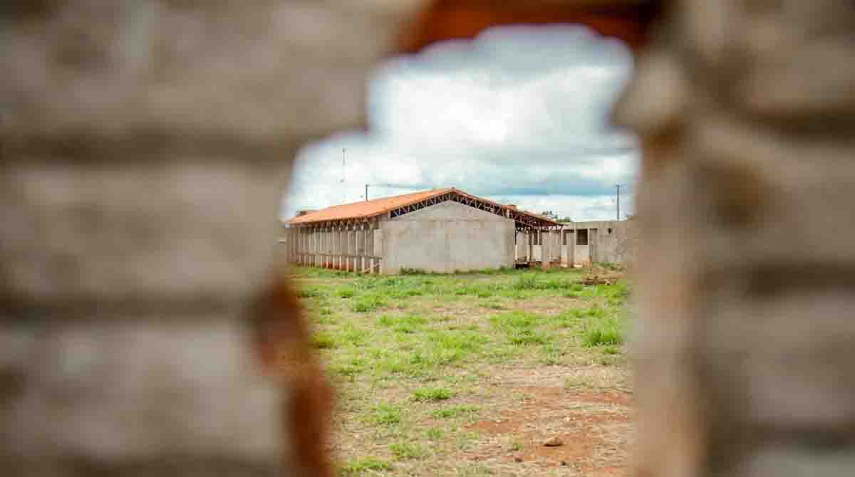 Escola inacabada no Bairro Celina Jallad