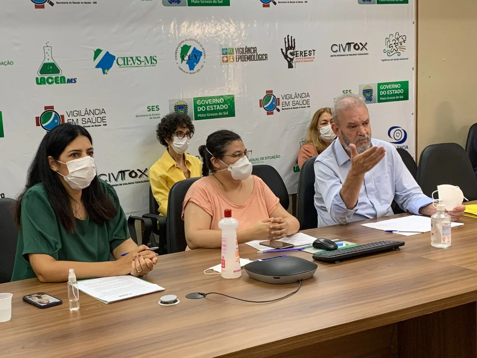 Foram discutidas ações que visam ampliar o acesso de adolescentes aos serviços de saúde