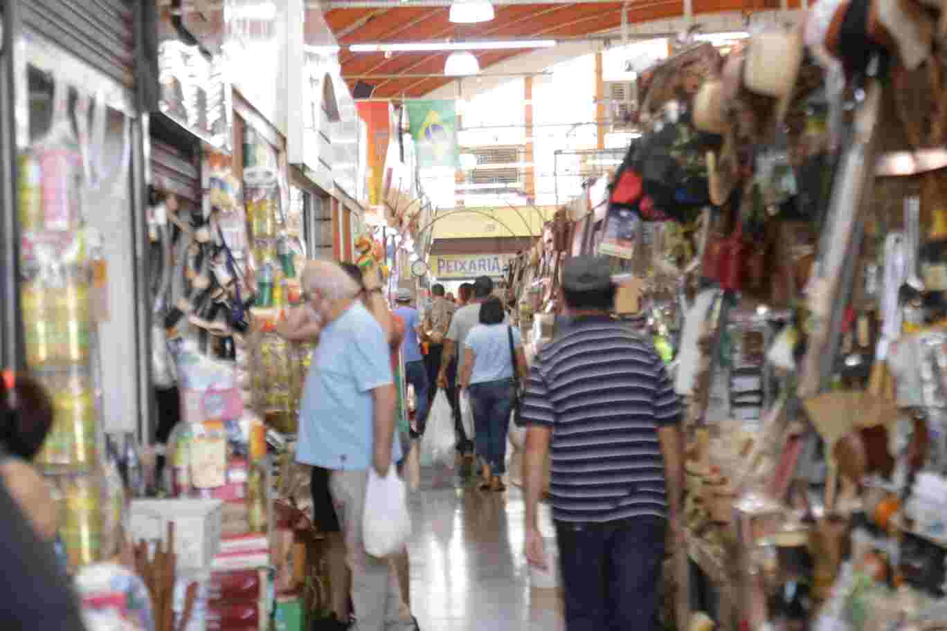 Comerciantes afirmaram que a relação com os clientes é distinta entre os dois mercados