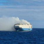 Navio em chamas