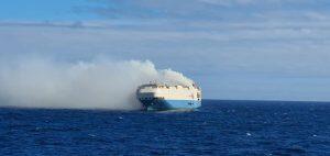 Navio em chamas