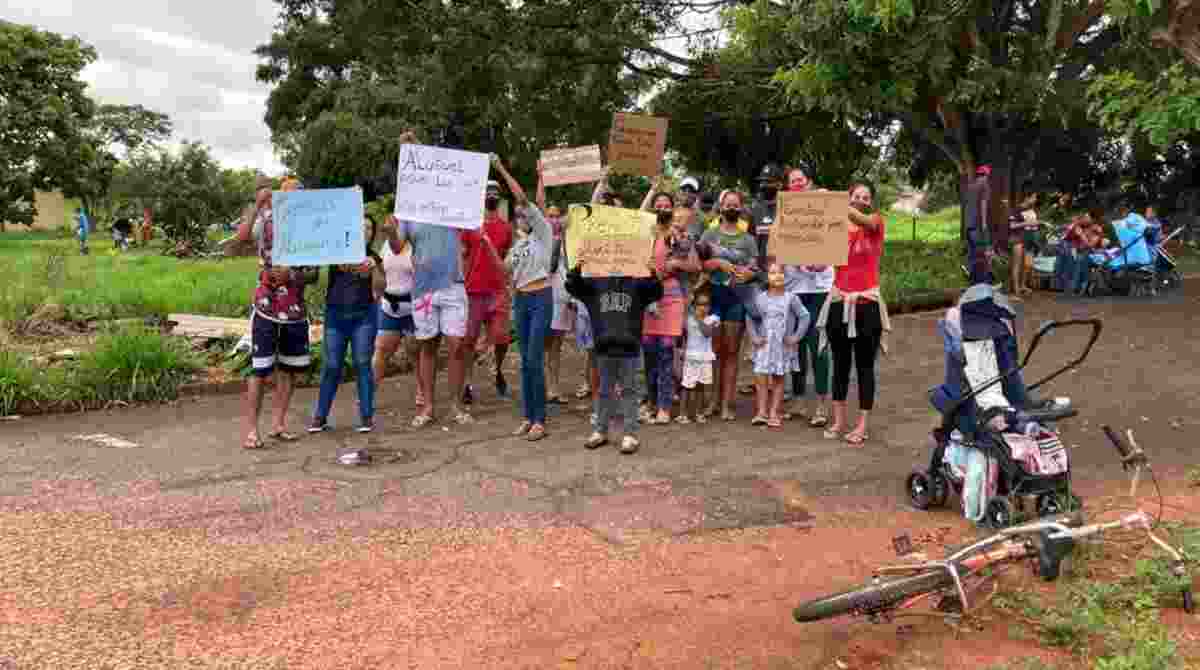 Grupo ocupa terreno abandonado localizado no bairro Jardim dos Novos Estados