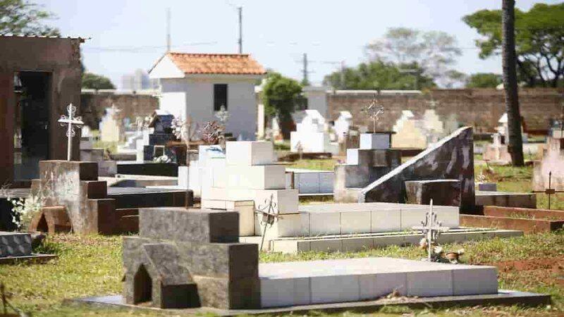 Nesta manhã de quinta-feira estão marcados cinco sepultamentos.