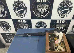Arma foi apreendida na casa do suspeito