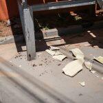 Frente de loja de materiais de construção ficou danificada com disparos.