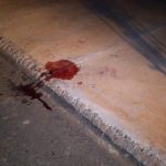 Briga e troca de tiros acaba com homem ferido em frente a bar