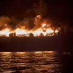 Navio da empresa italiana Grimaldi pega fogo na madrugada desta sexta-feira (18).