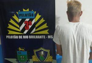 Rapaz foi abordado em ronda policial na madrugada deste sábado (29).