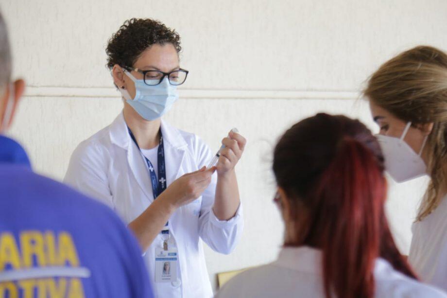 Estão disponíveis na unidade 100 doses da Janssen