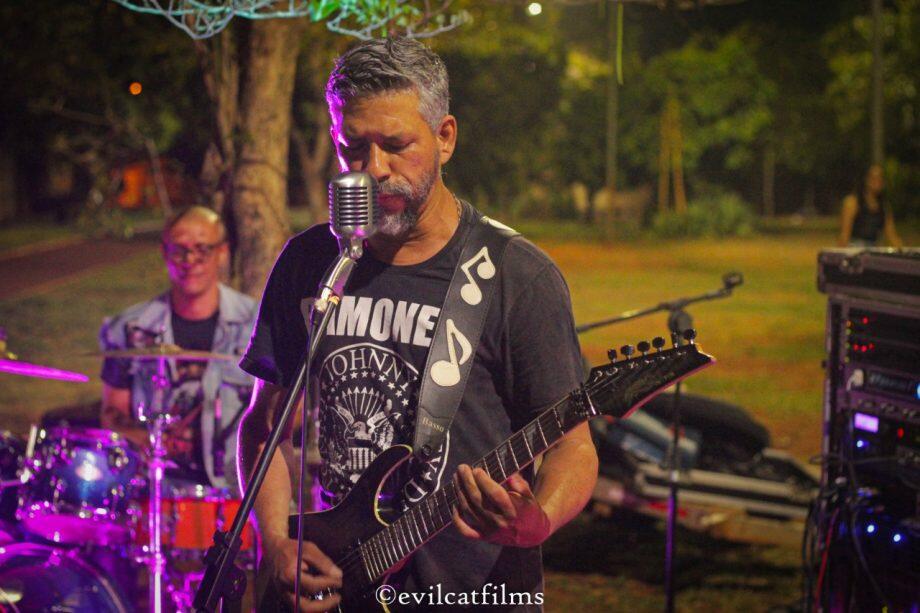 O Projeto Hippie promove atividades musicais voltadas para o rock nas praças da capital.