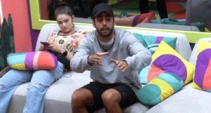 Scooby exaltado com Lucas na sala do BBB 22
