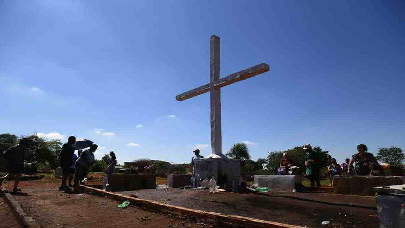 Um sepultamento está marcado para ser realizado ao longo deste sábado (12)
