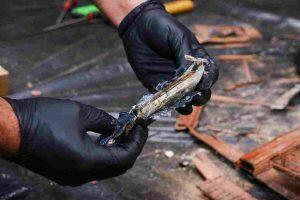 Droga foi prensada em piso de madeira