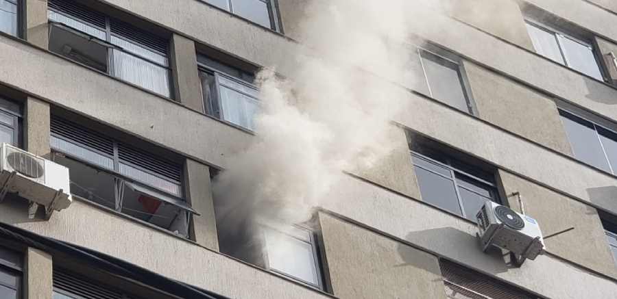 Chamas tomaram conta e destruíram o apartamento