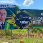Imagem mostra outdoor com mensagem em favor do presidente em Coxim