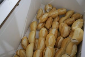 As altas do pão francês (foto) e os combustíveis são vão entrar na inflação do próximo mês
