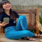 Sarah Santos é PcD e trabalha como influenciadora digital