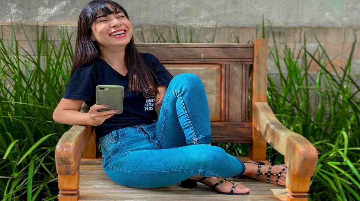Sarah Santos é PcD e trabalha como influenciadora digital