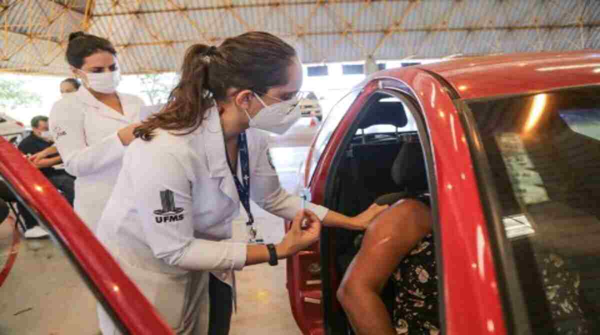 dosos acima dos 60 anos sem doenças imunossupressoras também podem tomar 4ª dose.