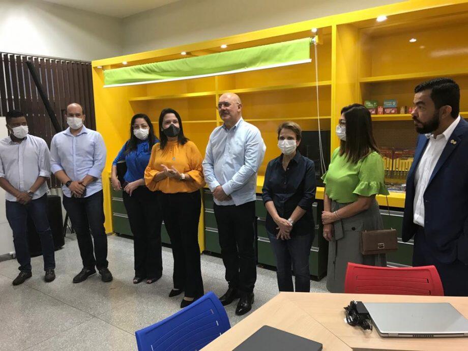 A cerimônia contou com a presença dos ministros de Estado da Educação