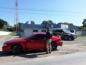 Mustang recolhido na abordagem da PRF