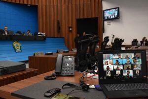 Deputados votam projeto de lei para proibir crianças em exposição de telas digitais